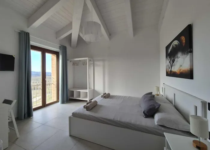 Giorgini Apartament *